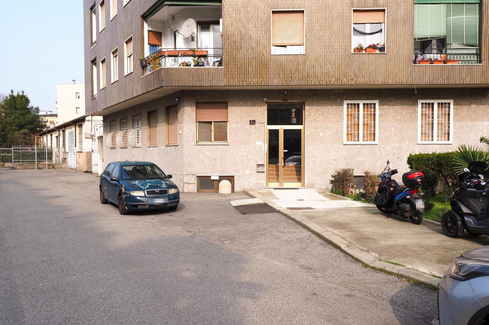Bonomelli Con Posto Auto Fondazione Prada Milano